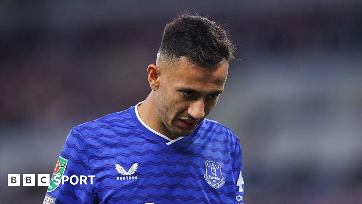 Dwight McNeil: Everton winger’s partner criticises Crystal Palace after failed move