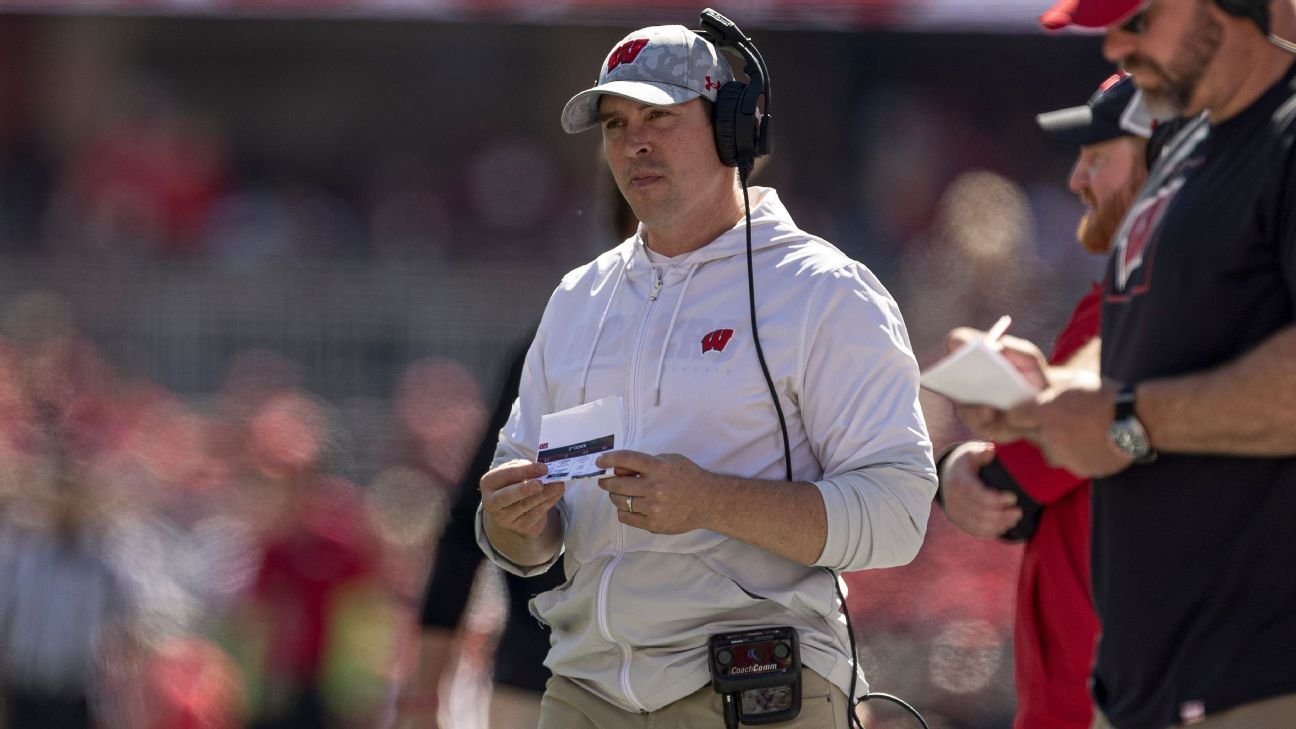 Bills hire former player Leonhard as defensive coordinator
