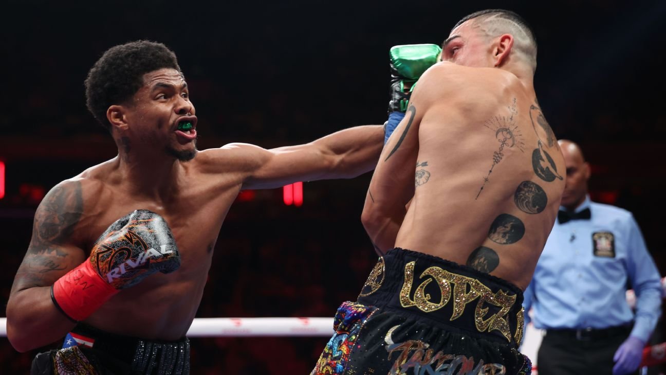 Stevenson seizes Lopez’s title to become four-division champion