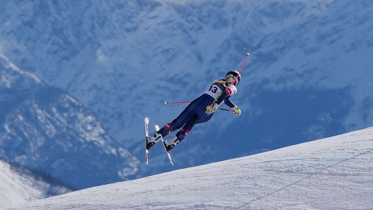 Lindsey Vonn crashes at Olympics, has surgery on broken leg