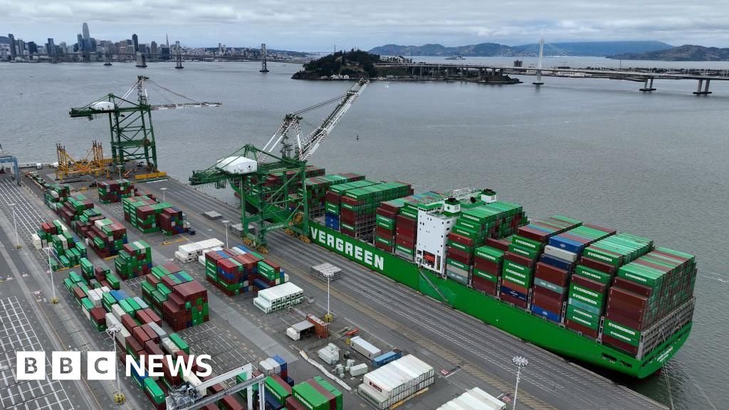 US trade deficit hits fresh high despite Trump's tariffs