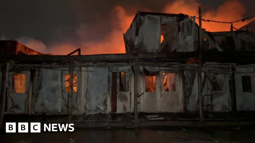 Afghanistan accuses Pakistan of killing hundreds in hospital attack