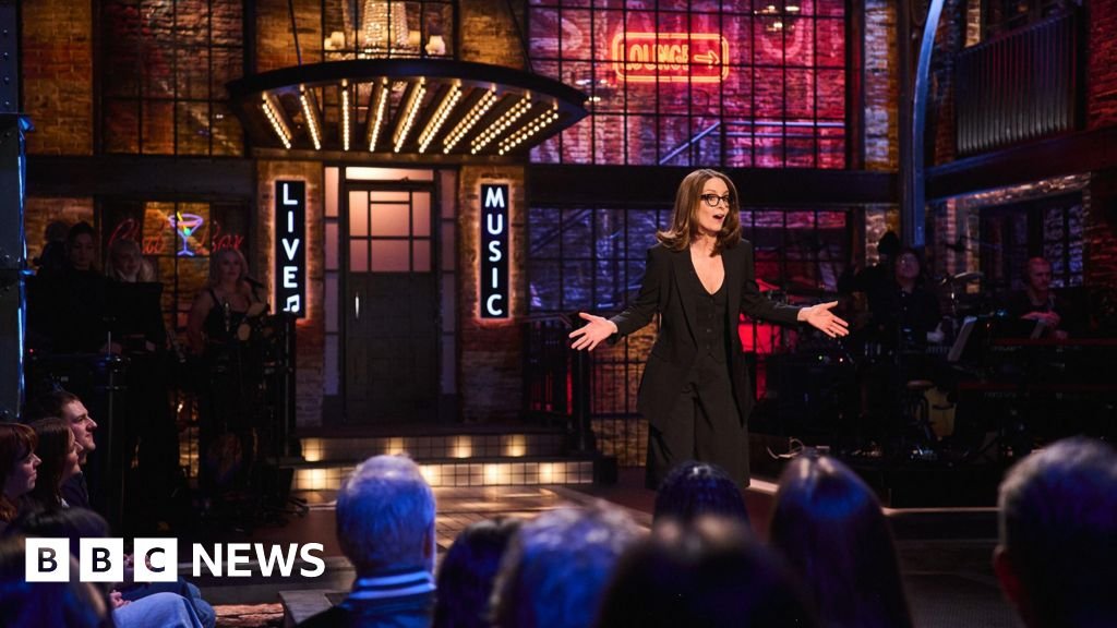 What did critics think of Saturday Night Live UK's debut?