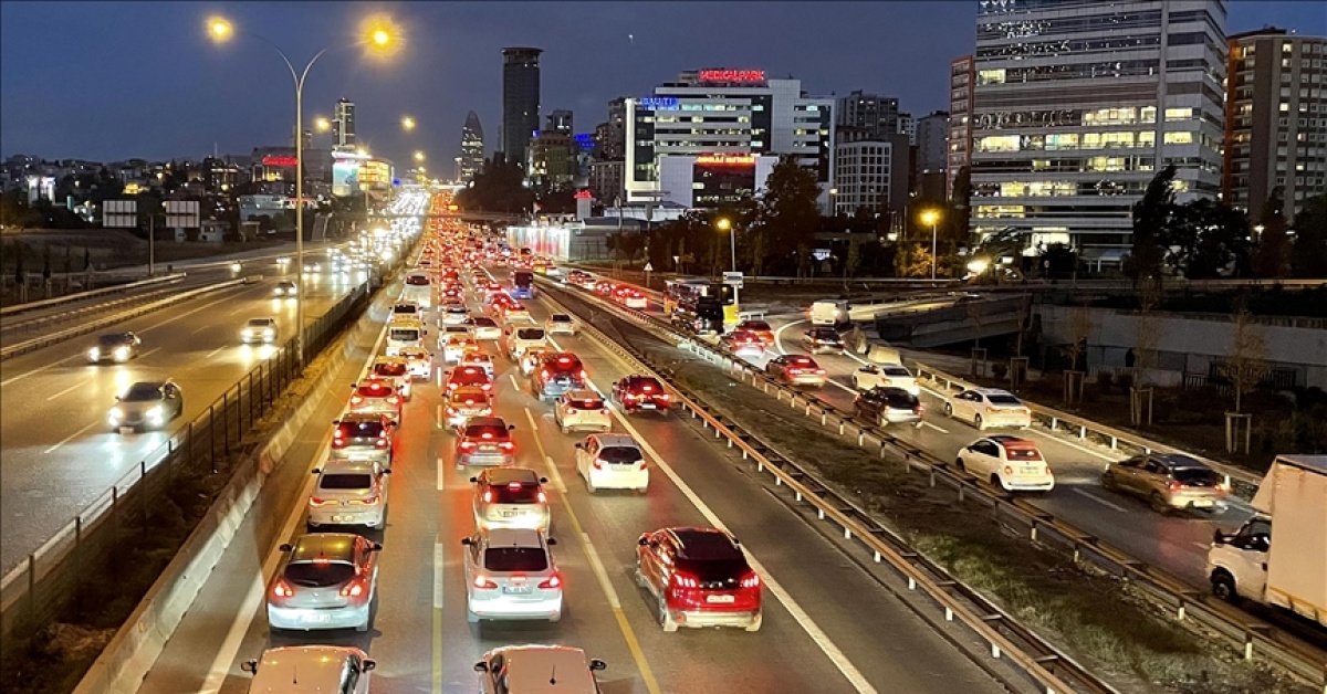 İstanbul’da iftar öncesi trafik yoğunluğu yüzde 89’a ulaştı