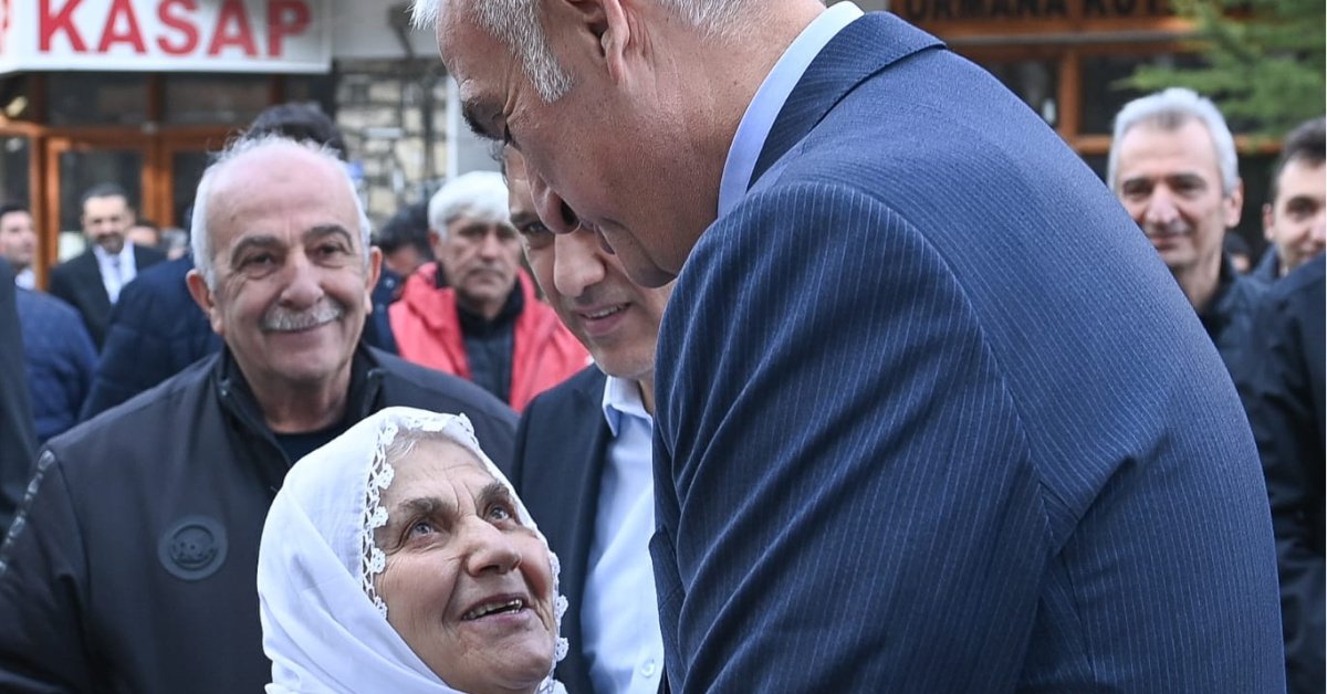 Bakan Mehmet Nuri Ersoy, hemşehrileriyle geleneksel iftar sofrasında bir araya geldi