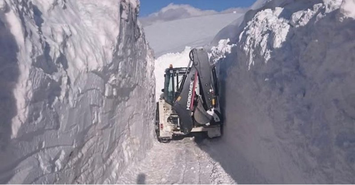 İran sınır hattında 4 metrelik karla mücadele