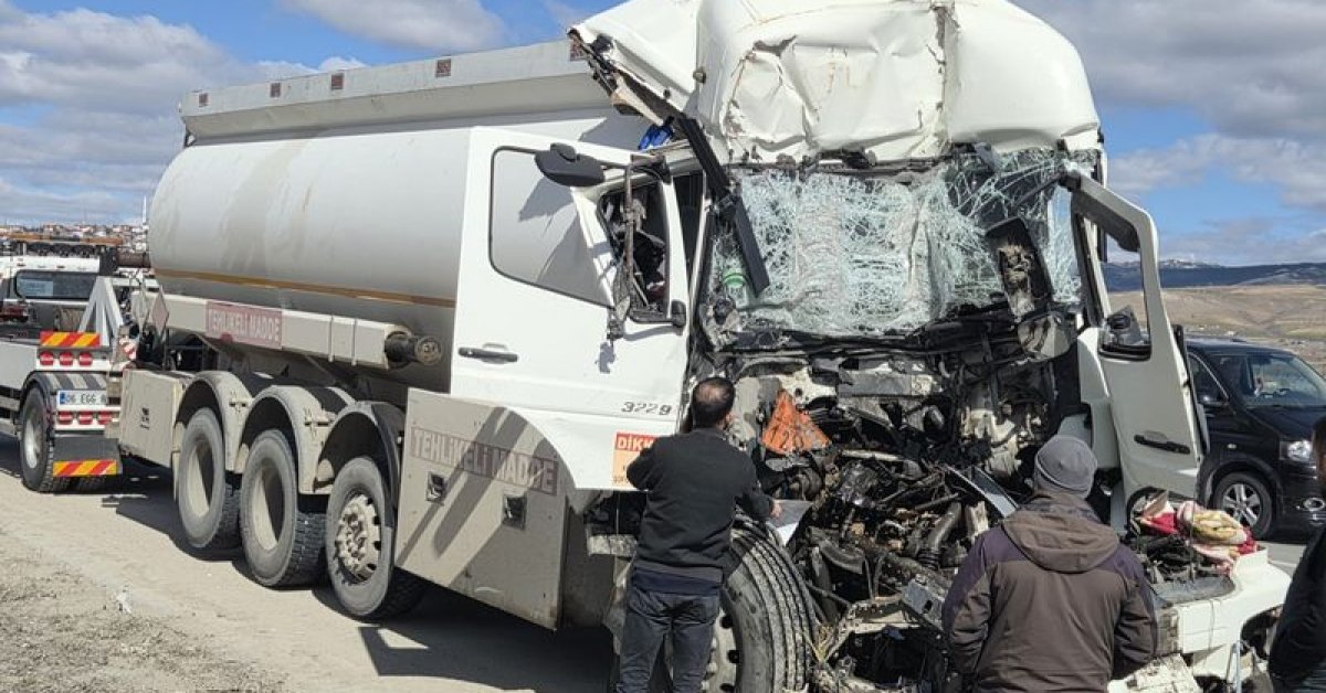 Ankara’da TIR’a çarpan tanker şoförü hayatını kaybetti