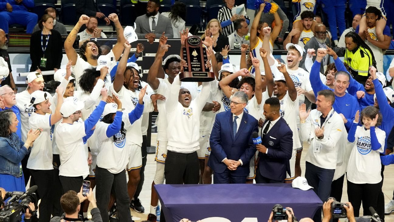 Hofstra wins CAA title to end 25-year NCAA tournament drought