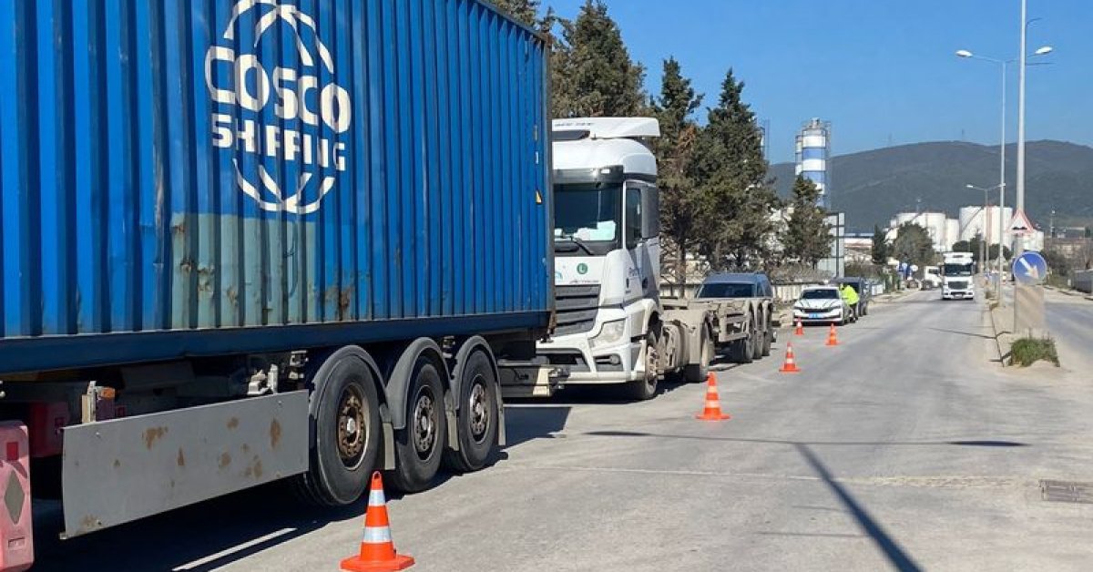 Feci kaza! Geri manevra yapan TIR ile kendisine ait park halindeki TIR’ın arasında öldü!