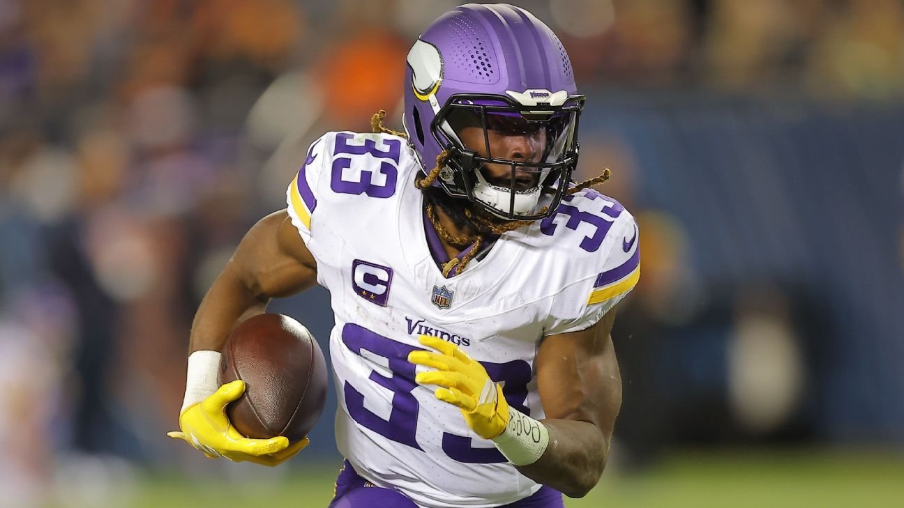 Vikings keep Aaron Jones in fold with restructured 1-year deal