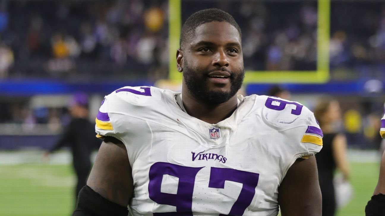DT Hargrave stays in NFC North, joins Packers on 2-year deal