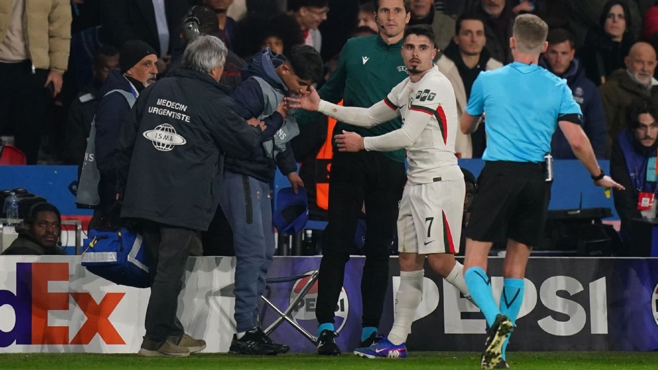 Chelsea’s Pedro Neto ‘really sorry’ for shoving PSG ball boy