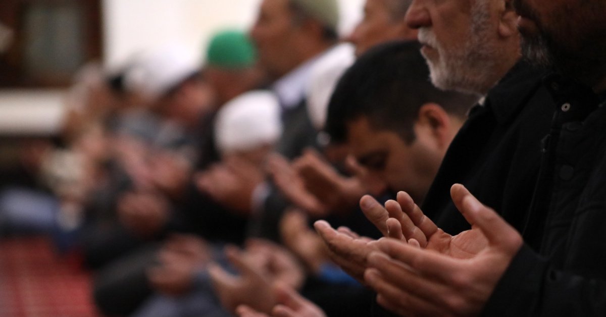 Cuma namazı nasıl kılınır, kaç rekattır, farz mıdır? Cuma namazında hangi dua ve sureler okunur?