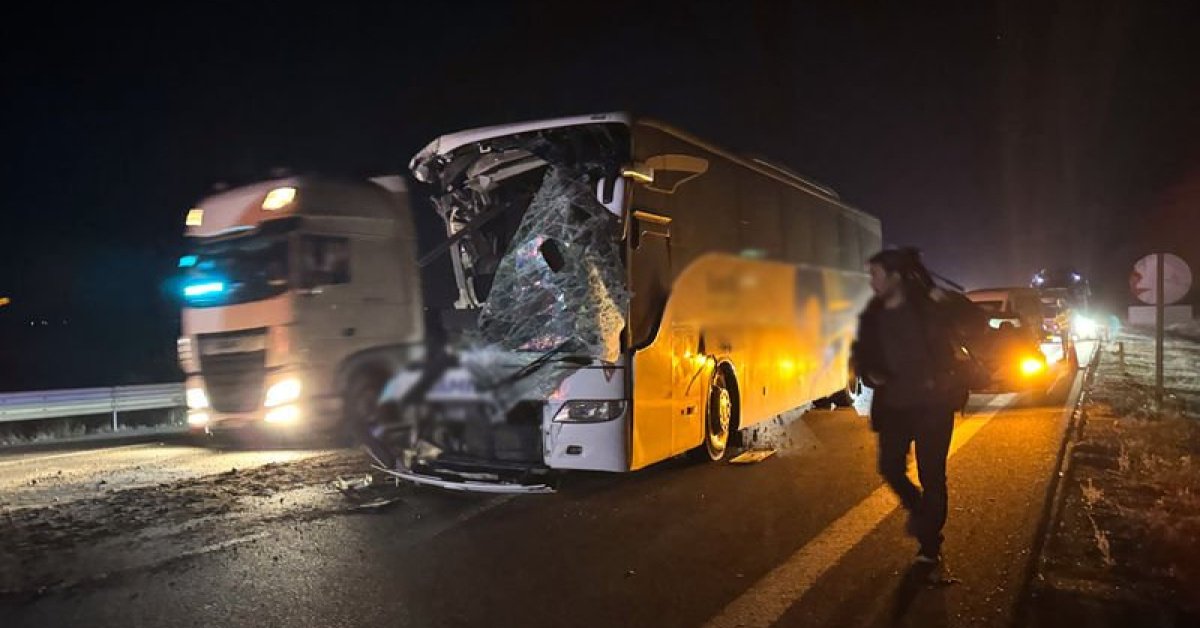 Ankara’da yolcu otobüsü çekiciyle çarpıştı: 1 ölü, 15 yaralı