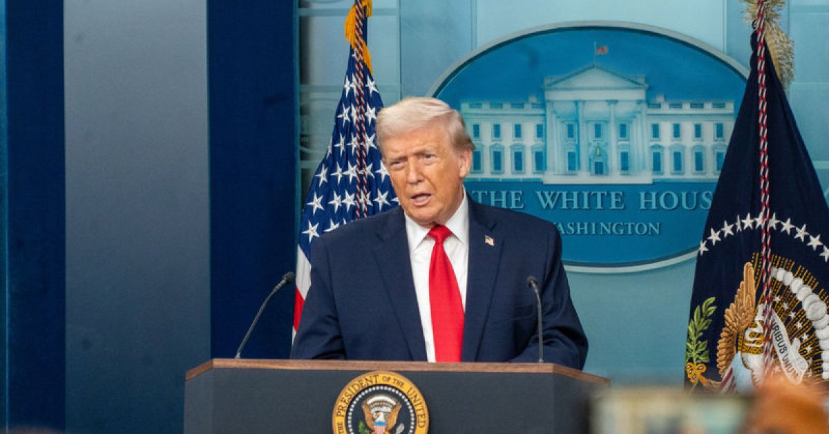 ABD Başkanı Trump: İran teslim olmak üzere