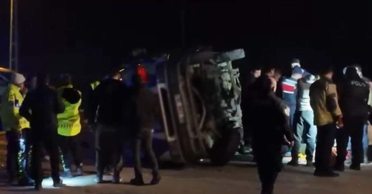 Polatlı’da otomobil ile minibüs çarpıştı: 2 ölü, 13 yaralı