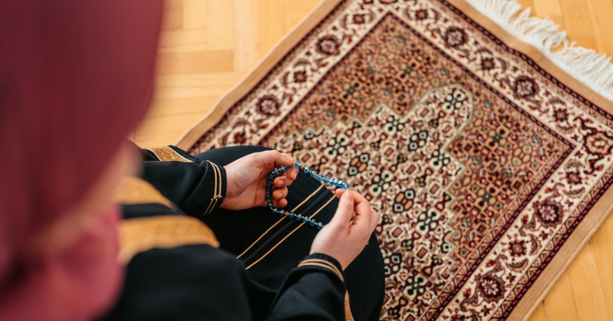 Adetliyken zikir çekilir mi? Diyanete göre kadınlar âdetli veya lohusa iken dua edebilirler mi?