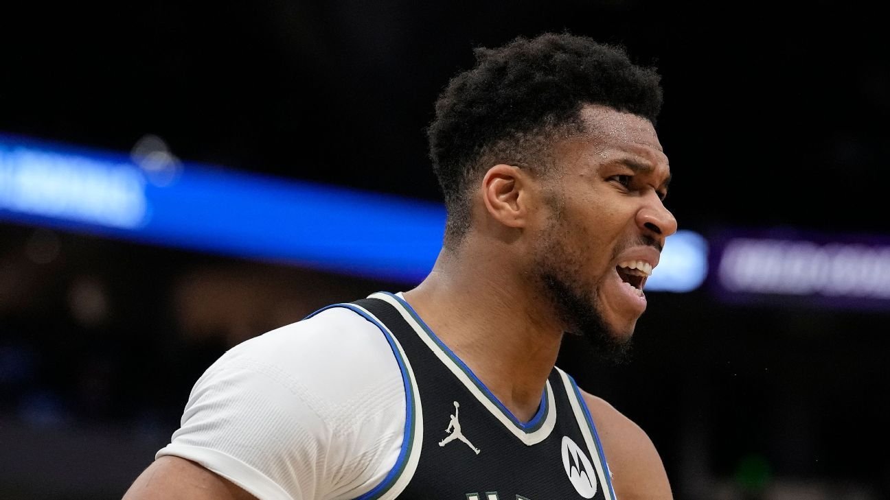 Sources: Giannis to miss at least 1 week due to knee injury