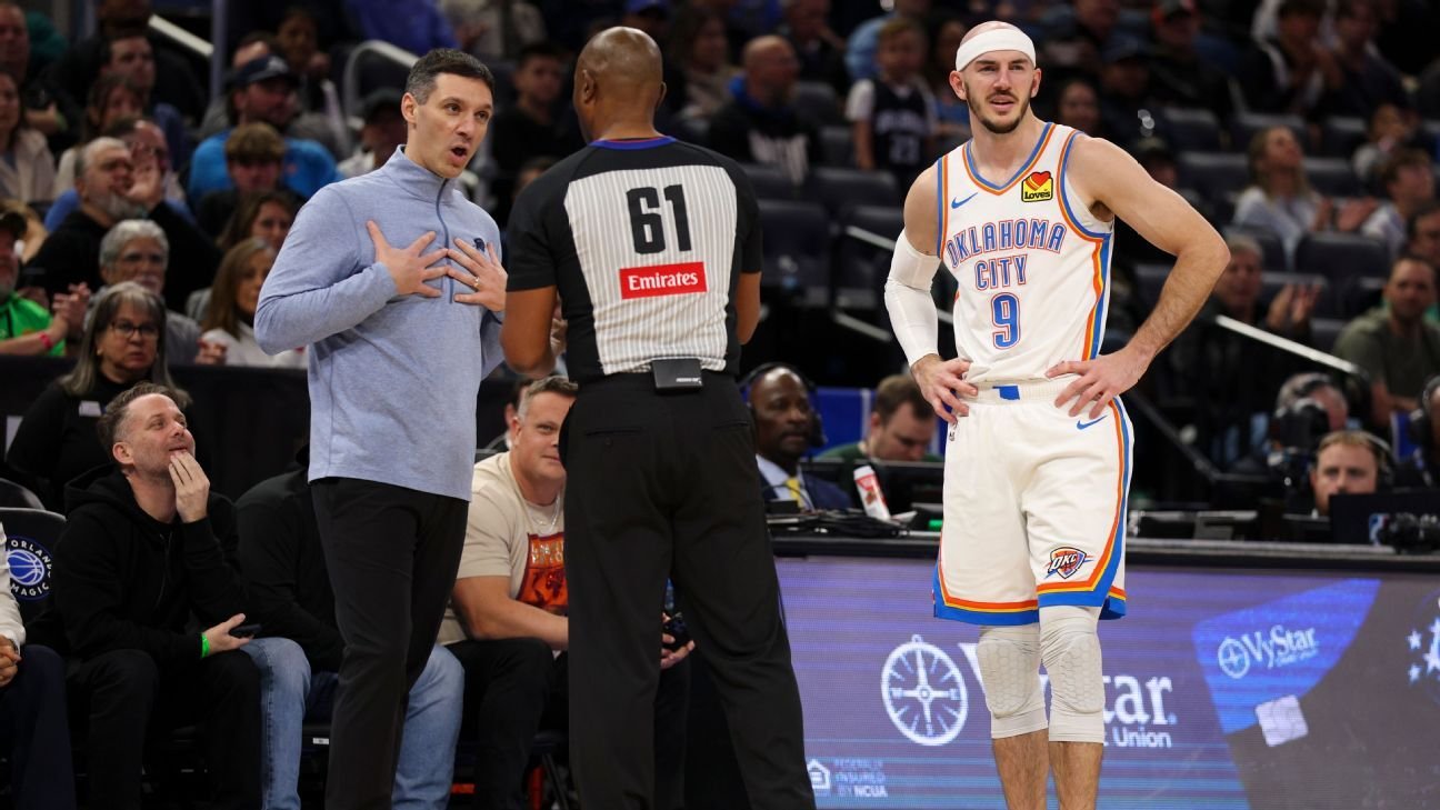 Alex Caruso draws technical for swatting ball with his shoe