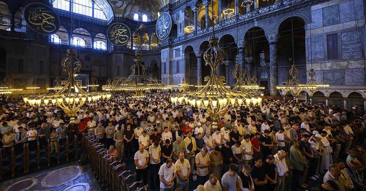 İstanbul, Ankara, İzmir bayram namazı saat kaçta kılınacak? Diyanet ile 81 ilin Ramazan bayram namazı vakitleri