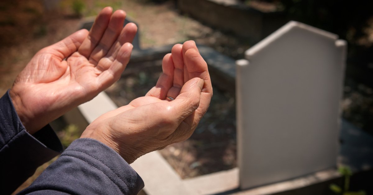Mezar başında okunacak dualar | Ramazan Bayramı’nda mezarlıkta hangi dualar okunur, kabir ziyaretinde okunacak dualar neler? Kabir Duası okunuşu ve anlamı