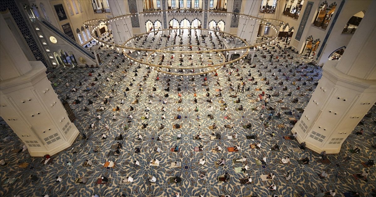 Bayram namazının kazası olur mu? Ramazan Bayramı namazını kaçıranlar ne yapmalı? Diyanet açıkladı!