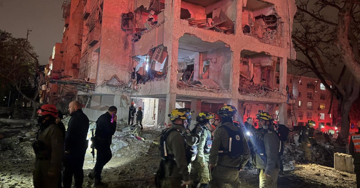 İran’dan İsrail’deki Dimona ve Arad’a füze saldırısı! Çok sayıda yaralı var