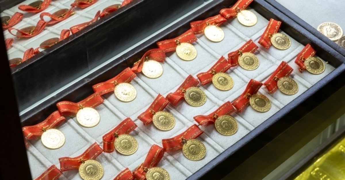 Bugün Cumhuriyet altını, 22 ayar bilezik, tam, yarım, çeyrek ve gram altın ne kadar? İşte alış-satış tablosu