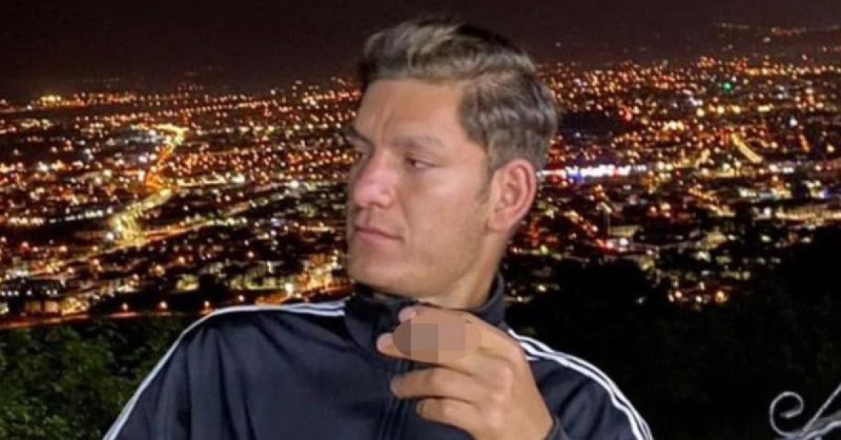 Sakarya’da bariyerlere çarpan otomobilin sürücüsü profesyonel boksör Emirhan hayatını kaybetti