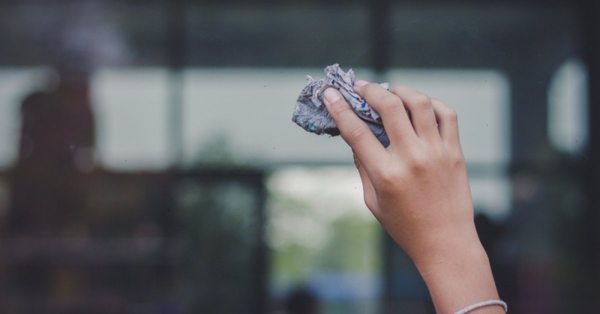 Yılların temizlik efsanesi doğru olabilir mi? Pencereleri gazete kağıdı ile temizlemek gerçekten işe yarıyor mu?