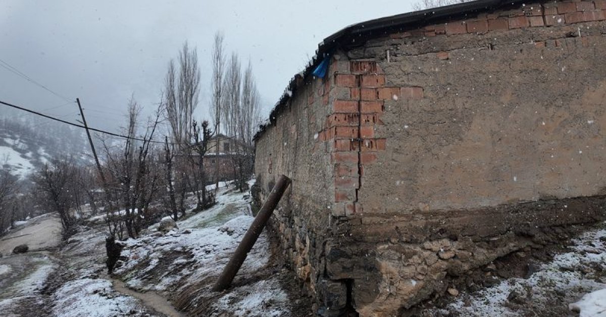 Şırnak’ta etkili sağanak nedeniyle köyün bir bölümü çöktü… Evler boşaltıldı!