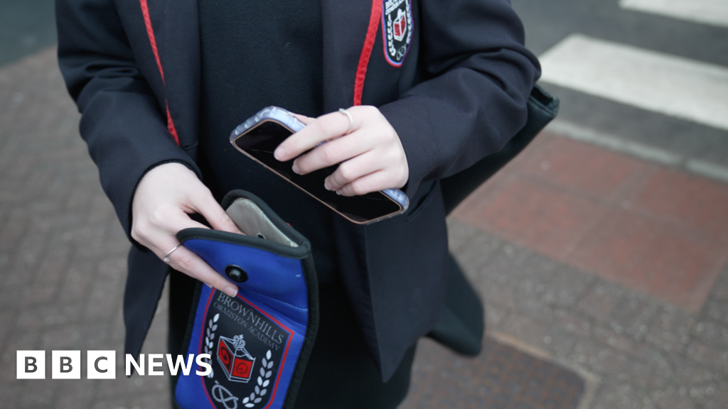 School phone bans not enough to cut screen time alone, study suggests