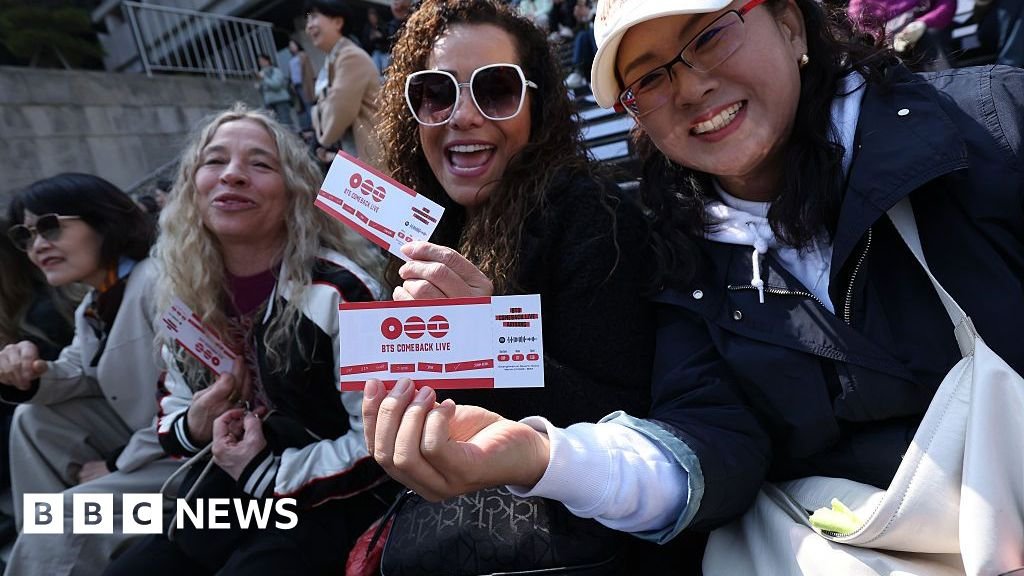 K-pop fans gather in Seoul for comeback show
