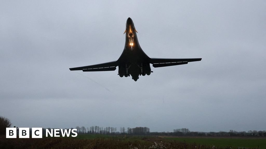 Huge US bomber lands at UK air base