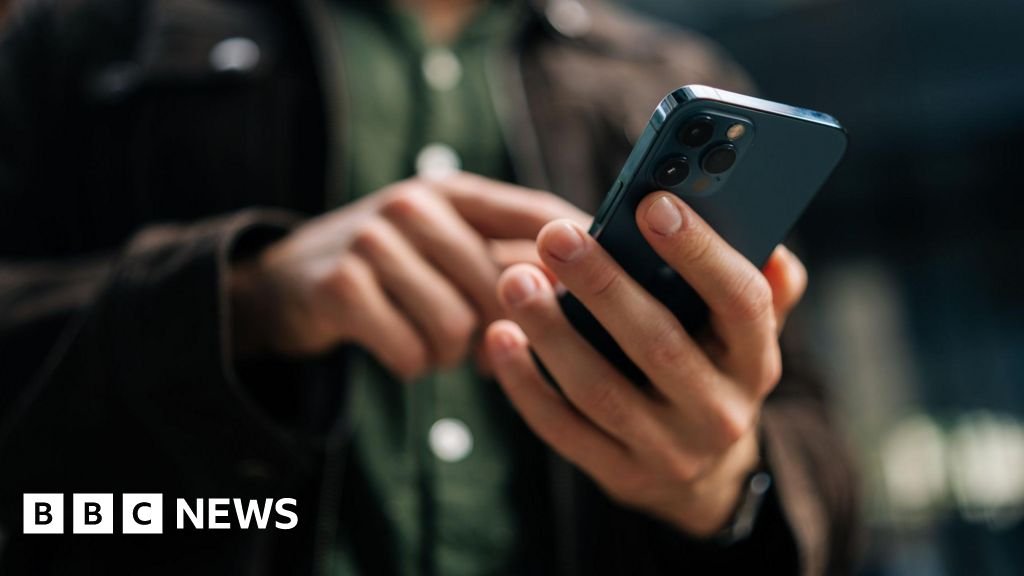 Ad for AI editing app which said it could 'remove anything' banned