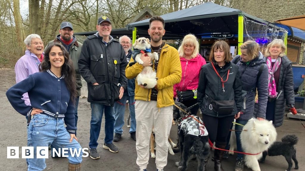 Customers rally around Iranian barista after attack