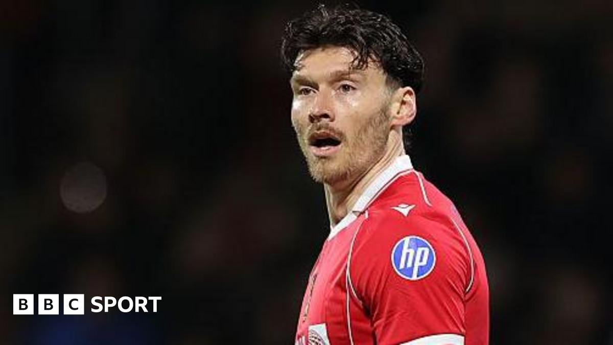Wrexham striker Kieffer Moore a “big doubt” for Wales’ World Cup play-offs