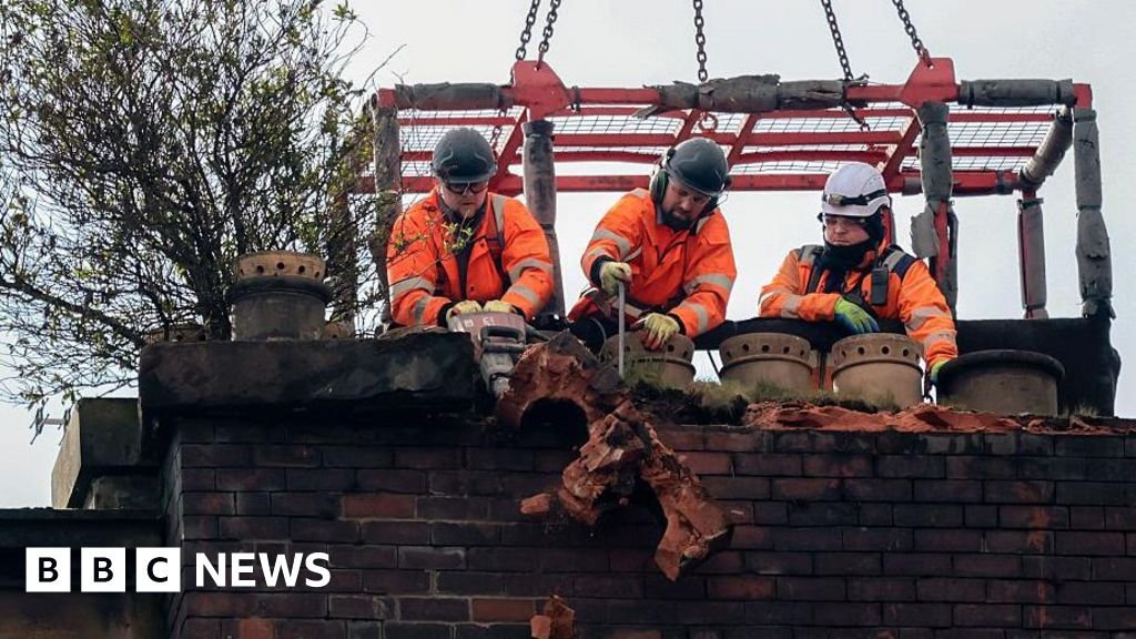 Demolition of fire-ravaged building at Glasgow Central begins