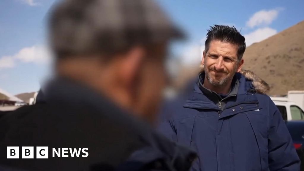 BBC speaks to Iranians crossing into Turkey