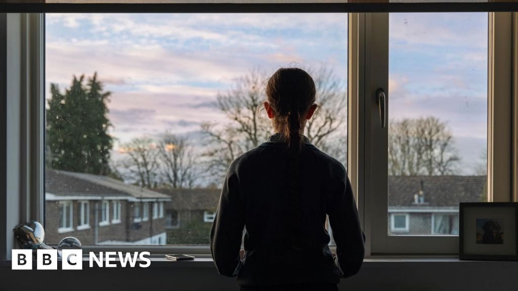 NHS England pauses new prescriptions of cross-sex hormones for under-18s