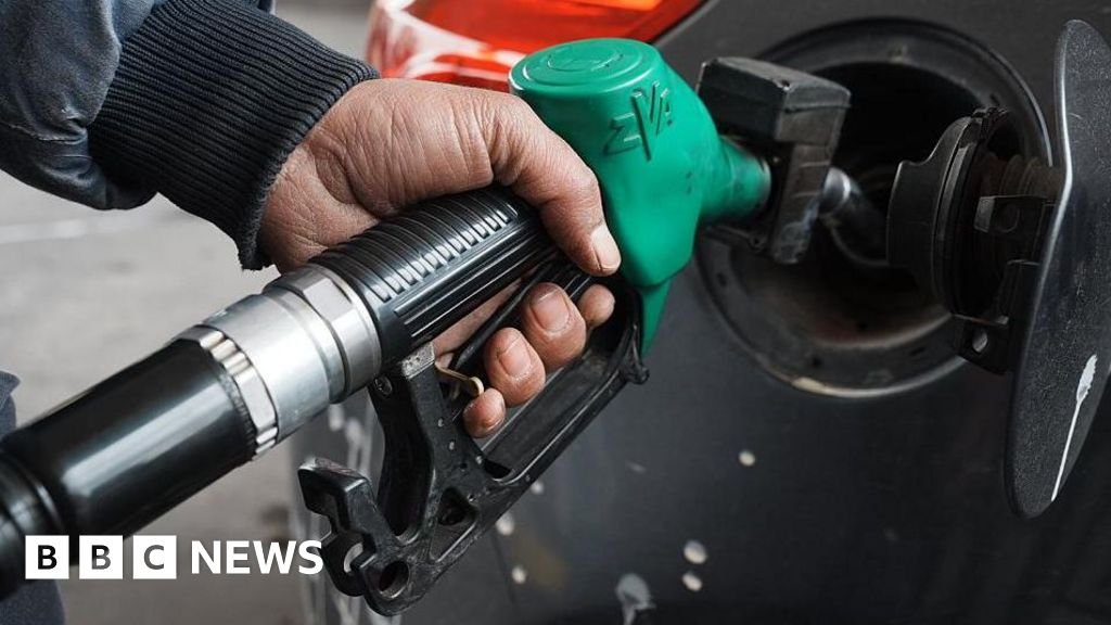 Oil extends gains after new Iran threat to Gulf shipping